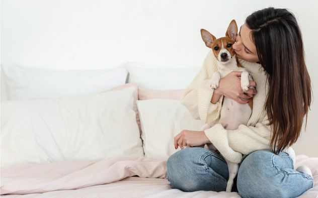 Dormir con tu perro o gato, según la psicología: los 5 rasgos de personalidad que compartís con quienes descansan con sus mascotas.