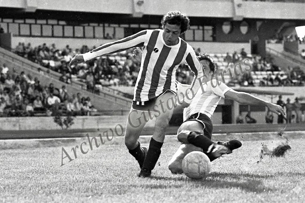 Falleció Miguel Rodríguez, ex-Instituto: historia, goles y legado. El ex puntero de Huracán e Instituto murió a los 70 años. En la Gloria marcó 16 goles y dejó una huella de gambeta, centros y carisma. (Archivo de Gustavo Farías)
