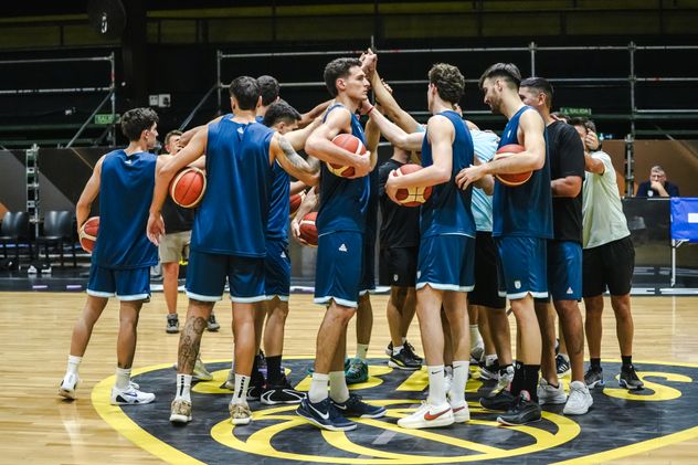 La selección argentina de básquet entrena para su próxima ventana. (Prensa CAB).