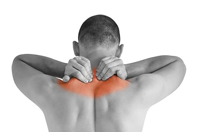 Dolor de cuello: los 3 hábitos recomendados por Harvard para prevenir molestias cervicales.