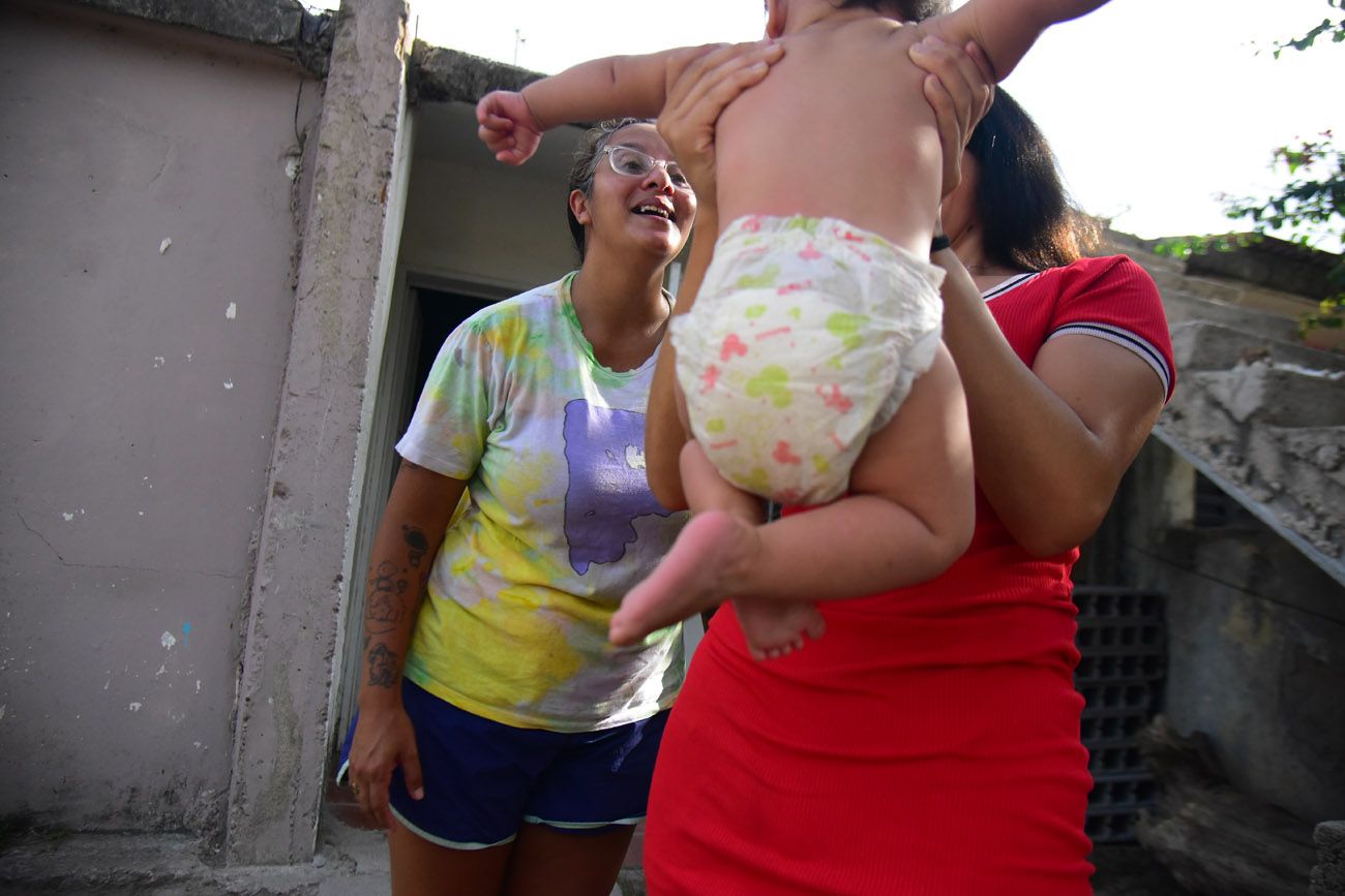 Las familias de acogimiento evitan que menores pasen por residencias (Jorge Peñaranda / La Voz) 