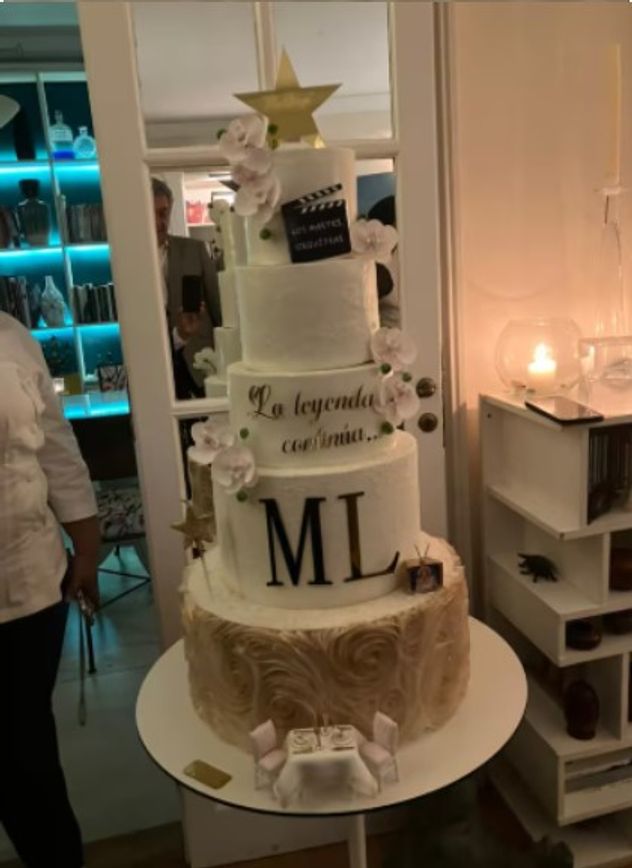 La torta principal del evento tuvo cinco pisos y la decoración fue un homenaje a la trayectoria de Mirtha Legrand.