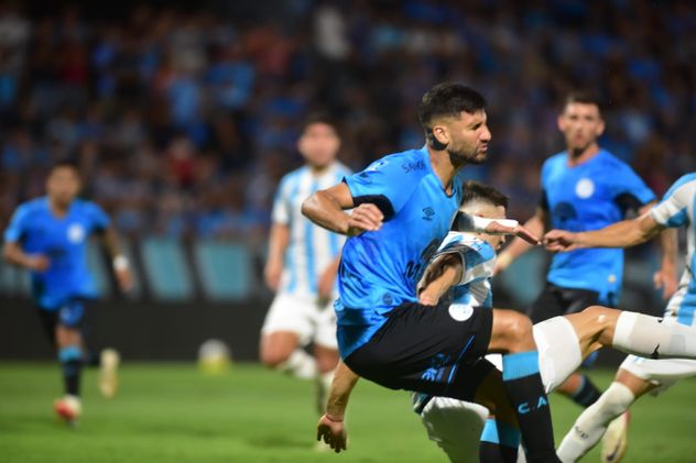 La impactante lesión de Lisandro López en Belgrano-Atlético Tucumán. (Javier Ferreyra / La Voz)