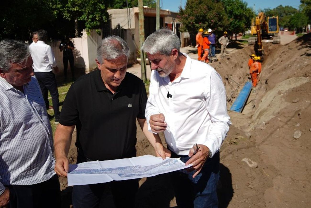 Llaryora este martes con el intendente de Cruz del Eje, Renato Raschetti.