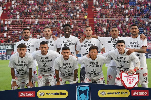 El 11 de Instituto en el partido ante San Lorenzo. (Prensa IACC).