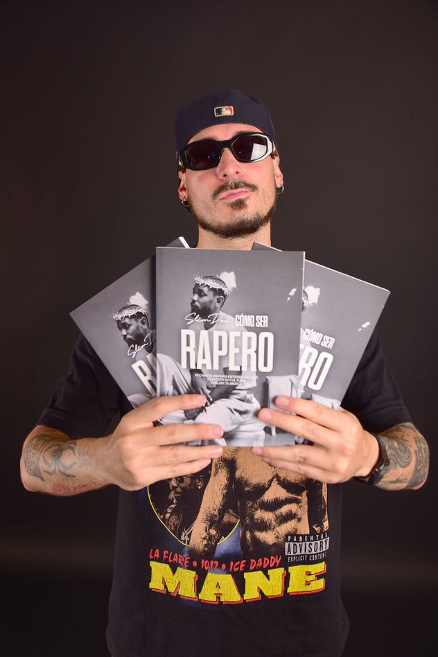 El artista cordobés Slim Dee presenta su primer libro "Cómo ser rapero”
Foto: Pedro Castillo / La Voz