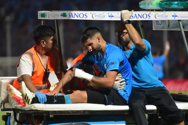 La impactante lesión de Lisandro López en Belgrano-Atlético Tucumán. (Javier Ferreyra / La Voz)