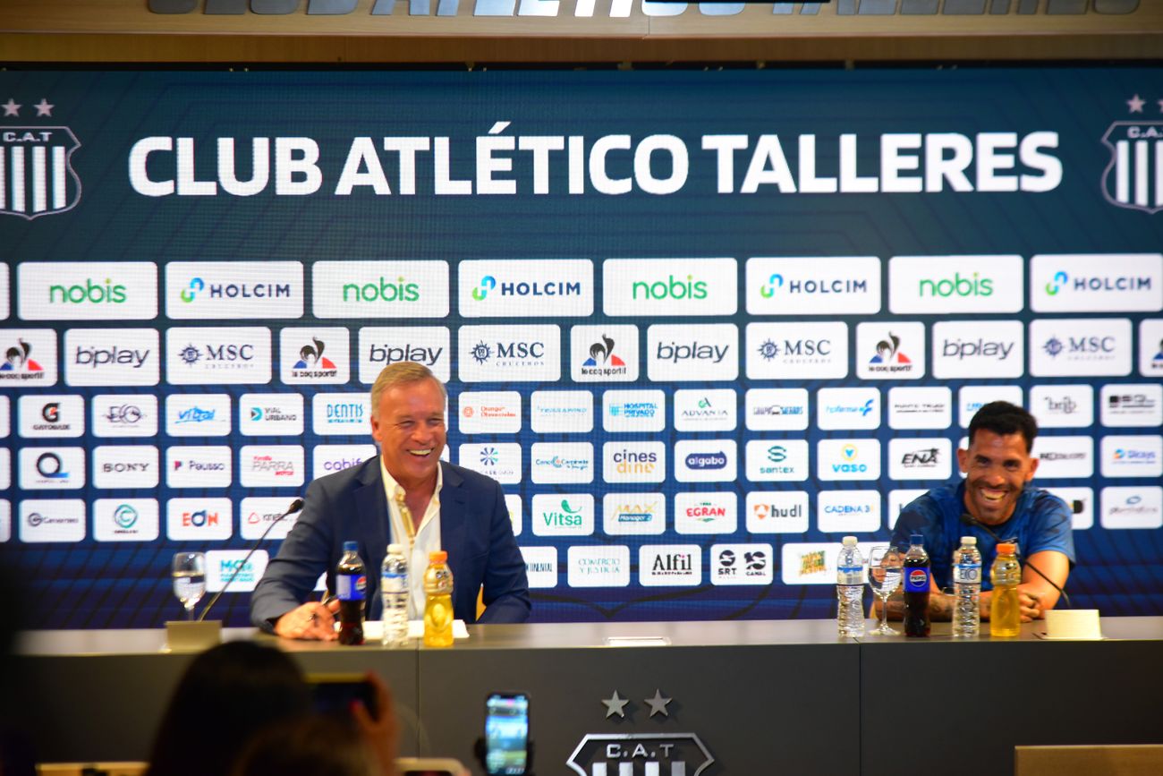 Andrés Fassi y Carlos Tevez. Con el vínculo por vencer a mitad de año, el entrenador y la dirigencia analizan los pasos a seguir tras la dura caída en el Apertura. (La Voz) 