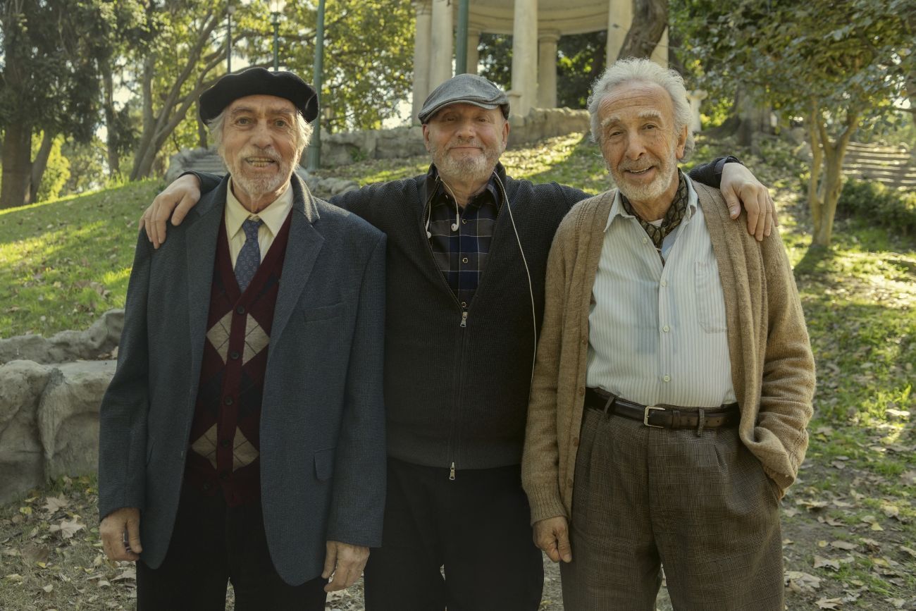 De izquierda a derecha: Luis Brandoni, Juan José Campanella y Eduardo Blanco en el Parque Lezama, donde fue filmada la película.