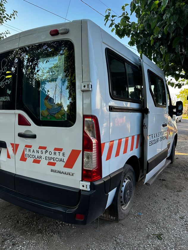 Unidades habilitadas del transporte escolar durante un recorrido matutino. El sector informó aumentos interanuales de hasta el 45%.