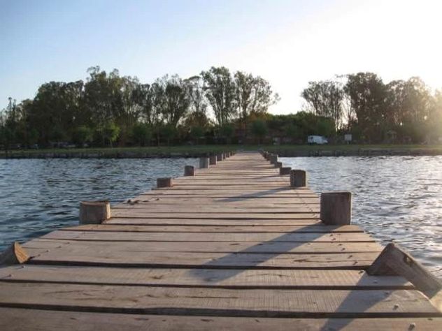 Qué hacer en el pueblo con laguna y paracaidismo a solo dos horas de Buenos Aires.