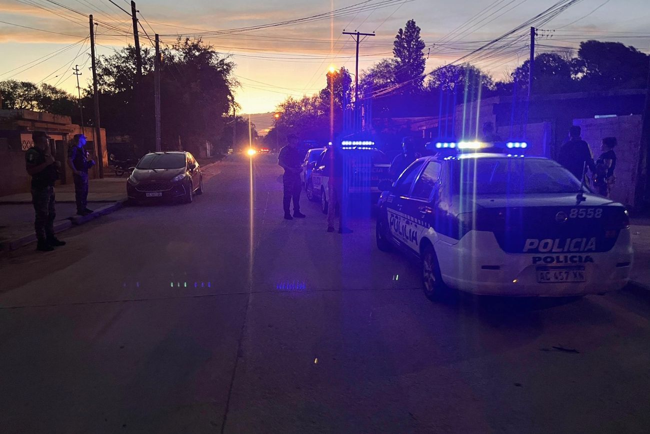 Los jóvenes acusados fueron detenidos tras operativos policiales en Villa Dolores. (Radio Sylo)