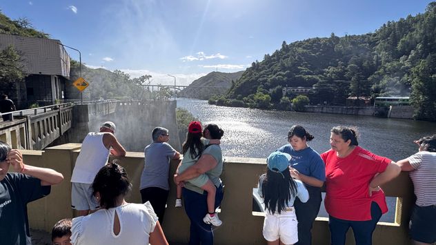 Turistas en el Valle de Punilla. Las Sierras es uno de los destinos nacionales de mayor convocatoria de visitantes nacionales. Pero llegan muy pocois extranjeros.  Y el turista nacional de mayor poder de gasto se va, en mayor proporicón, al exterior. 