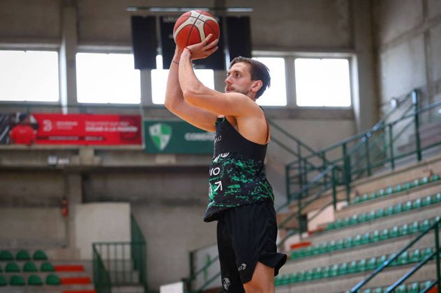 Primer entrenamiento de Tomás Cavallero en Atenas. (Prensa Atenas)