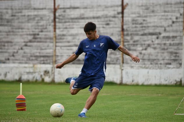 Acevedo trabajando en el Lalo Lacasia, el estadio donde terminó de formarse.