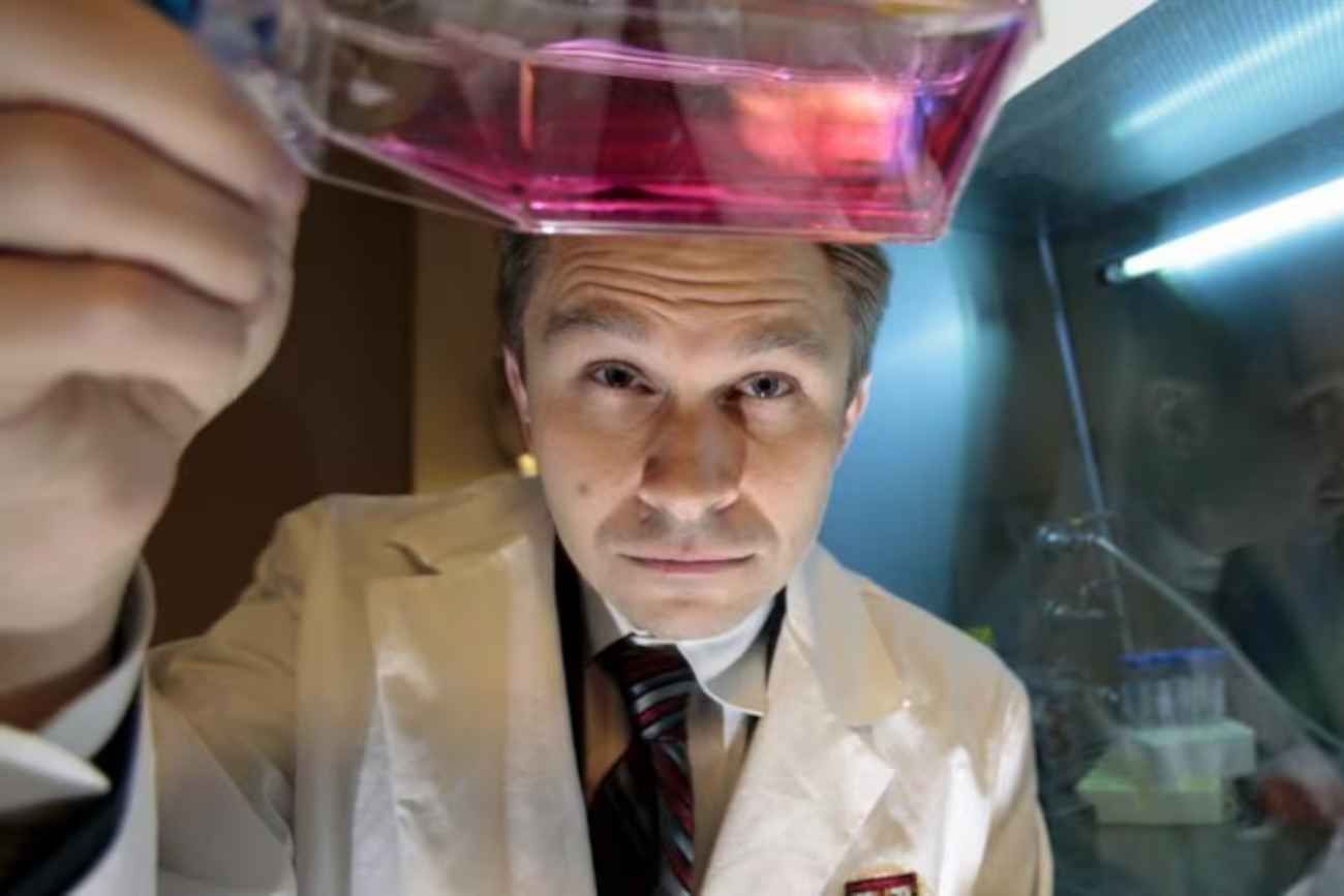 El científico David Sinclair lidera un laboratorio en la Universidad de Harvard donde estudia las causas del envejecimiento. 
