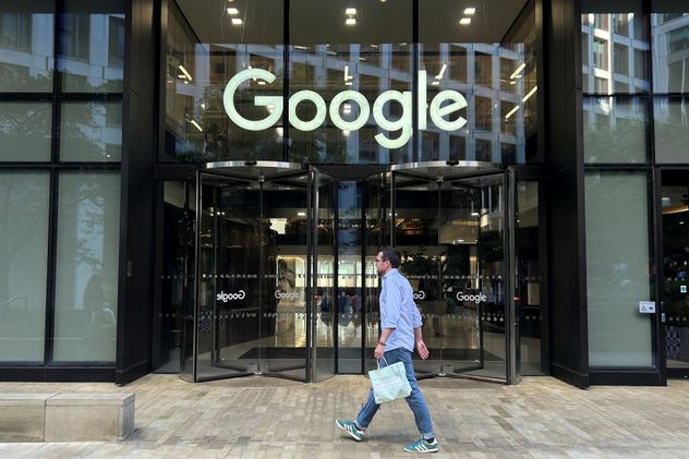 Tecnología. Logos de empresas: TikTok, Meta, X, Google, Open AI, Facebook, Instagram, YouTube.