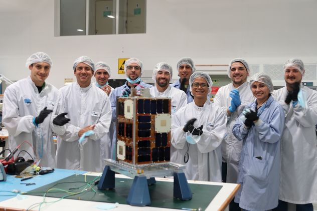  Los expertos argentinos monitorearán el satélite desde dos puntos estratégicos: las estaciones terrenas del Centro Espacial Teófilo Tabanera en Falda del Carmen, Córdoba, y en Tolhuin, Tierra del Fuego. 