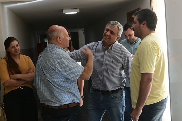 Airoso. Después del juicio, Diego Bechis celebró su absolución con amigos y familiares. (Ramiro Pereyra / La Voz)  