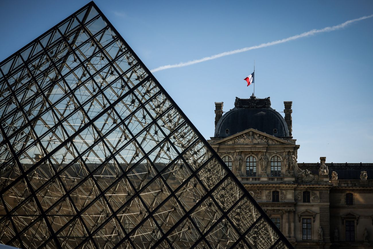 El Louvre. (AP/Thomas Padilla)
