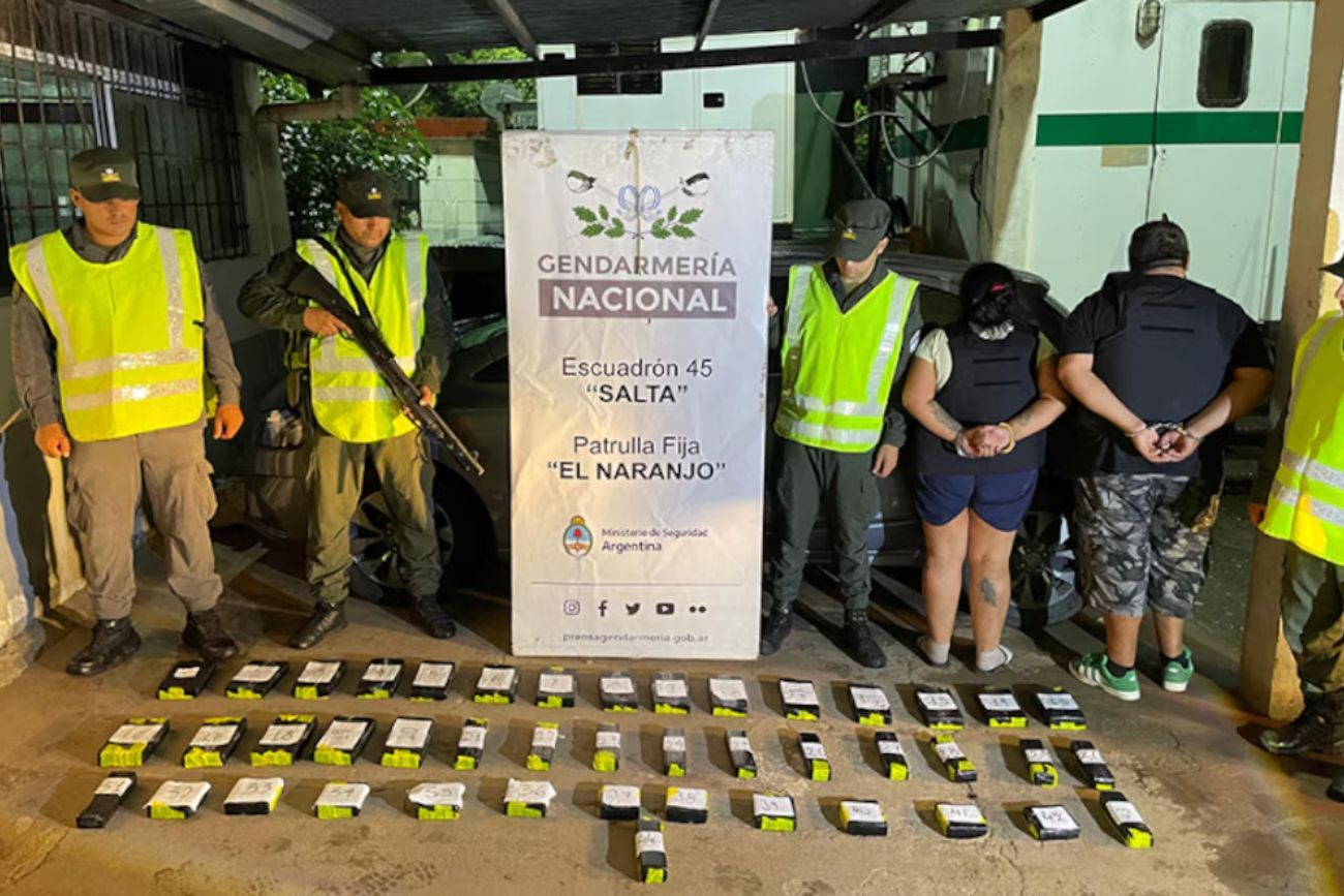 Un empleado municipal de Hurlingham y una mujer fueron detenidos en Salta: transportaban 34 kilos de cocaína. (Gentileza Infobae)