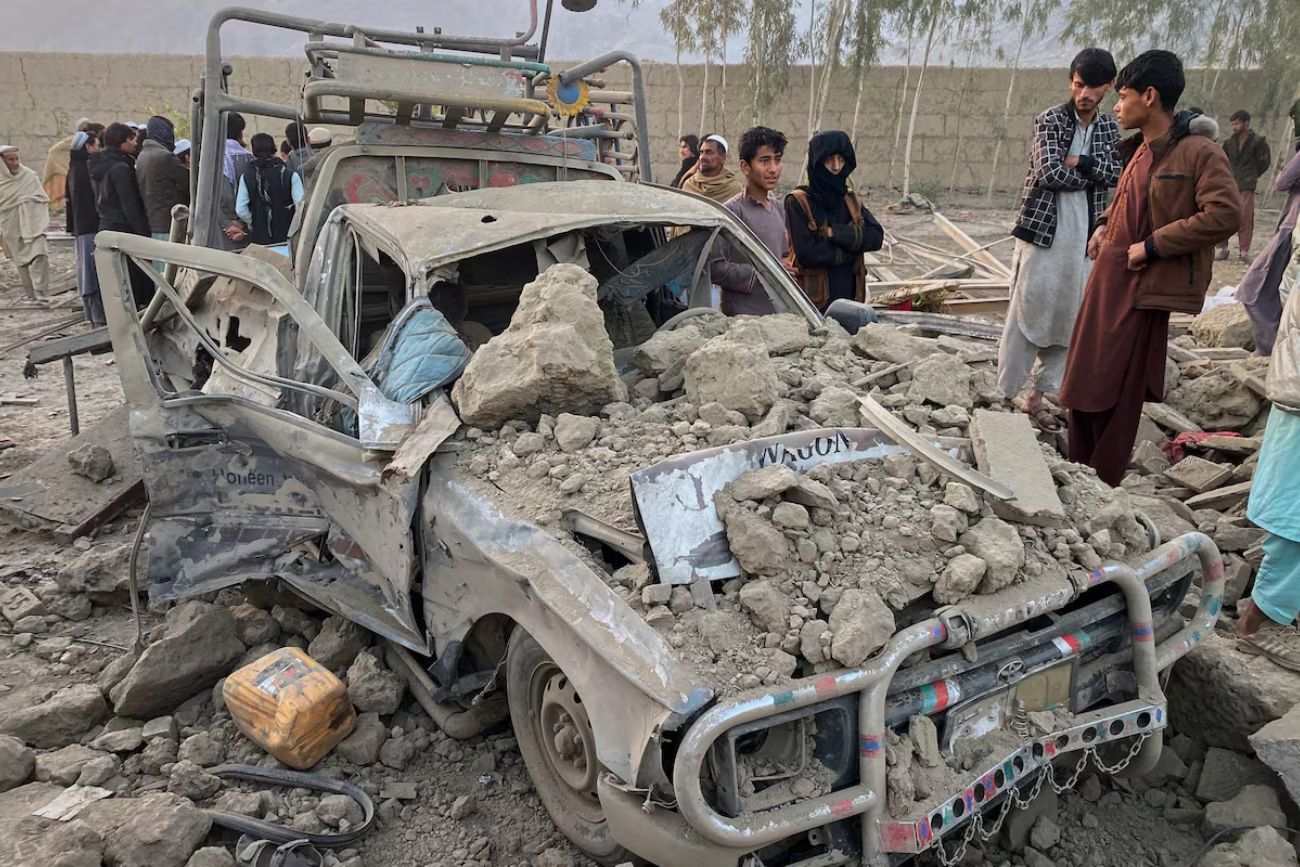 Pakistán bombardeó a Kabul y le declaró una “guerra abierta” a Afganistán tras combates en la frontera