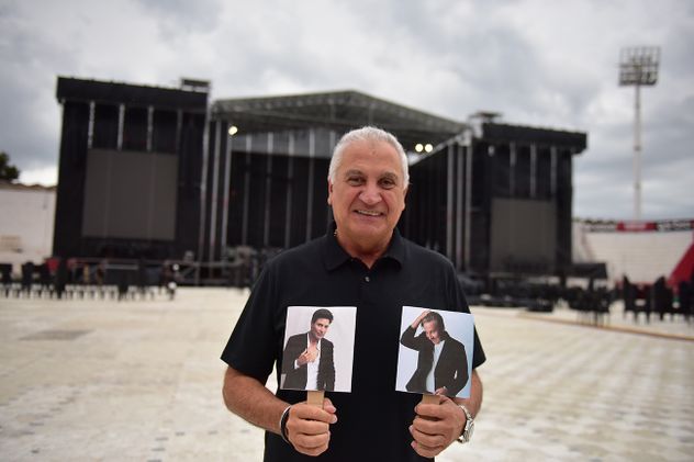 Previa de los shows de Chayanne y Ricardo Montaner Cancha de Instituto. Armado del escenario en la cancha de Instituto.