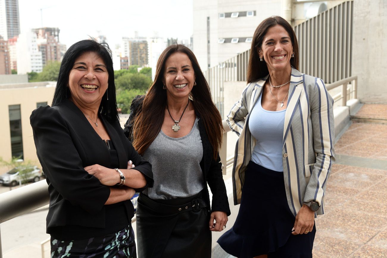 Maratonistas. La jueza Rita Fonzalida, la camarista Laura Huberman y la fiscal Milagros Rivas, con el Polo Judicial en su horizonte. (Ramiro Pereyra / La Voz)