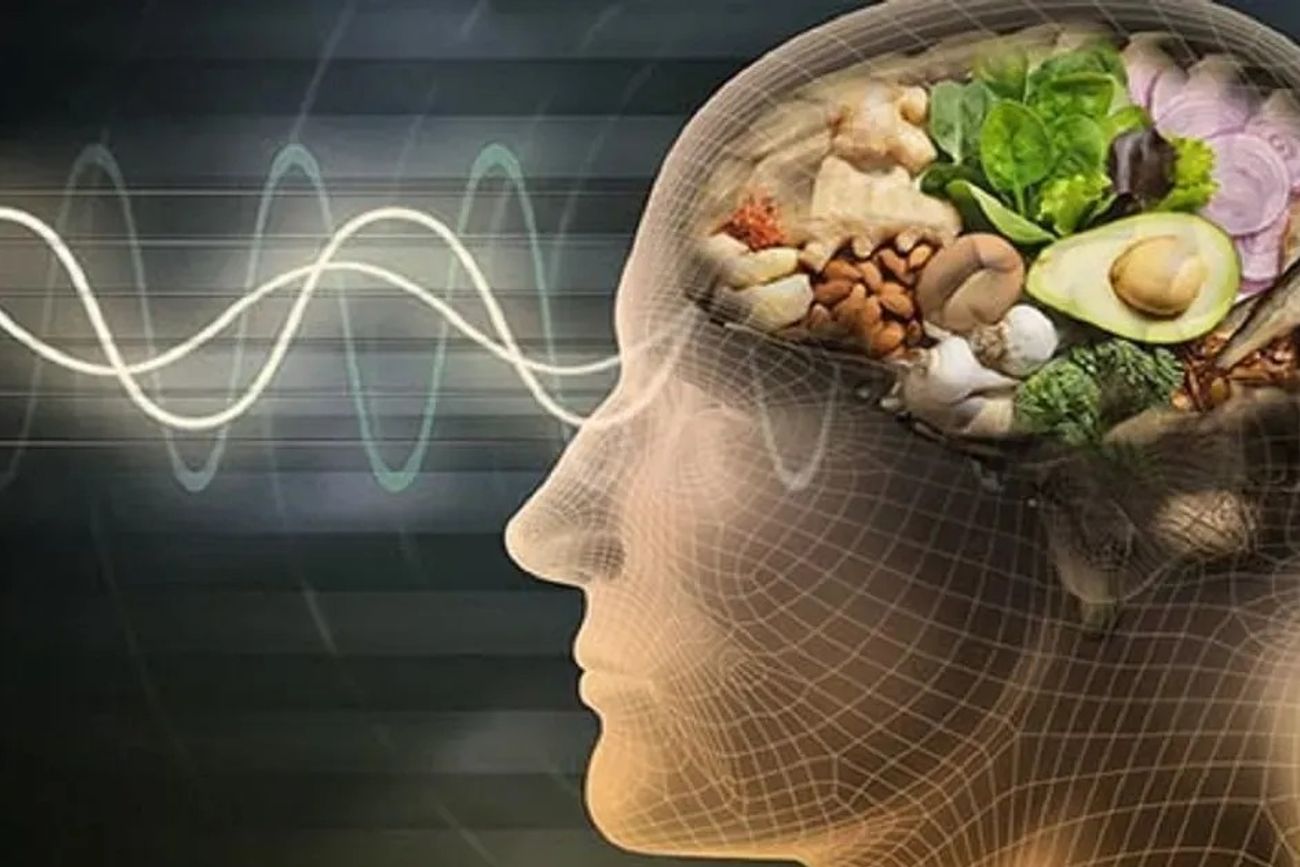 Alimentación y cerebro: qué hábitos se vinculan con una mejor función cognitiva a largo plazo.