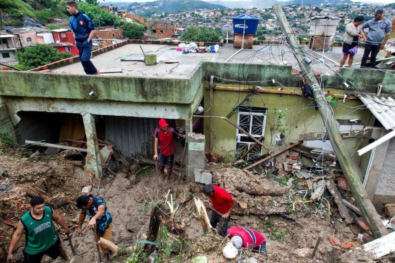 Más lluvias torrenciales en Minas Gerais y ya son 55 los muertos por inundaciones y deslizamientos.