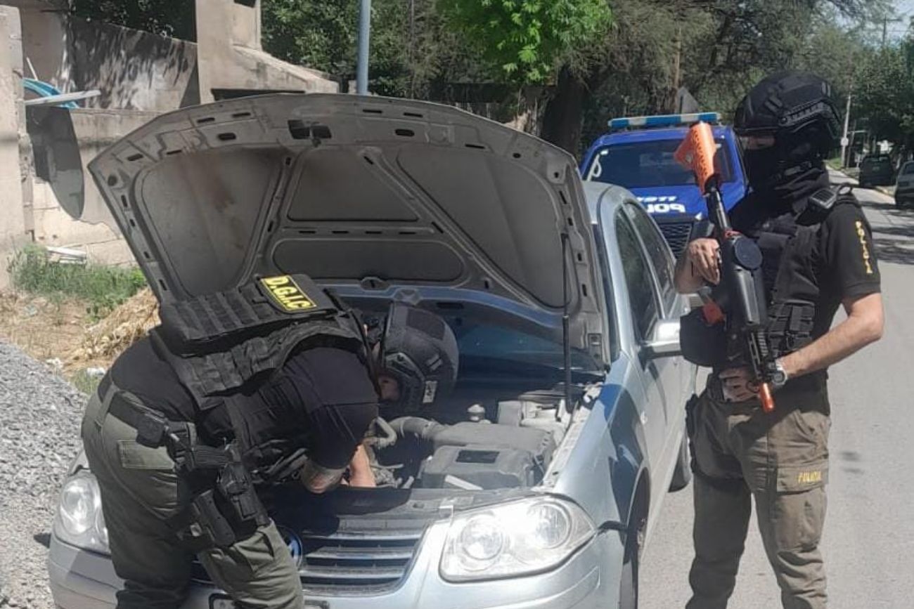 Tras las huellas de una banda, secuestran un auto y un celular tras un robo en La Calera