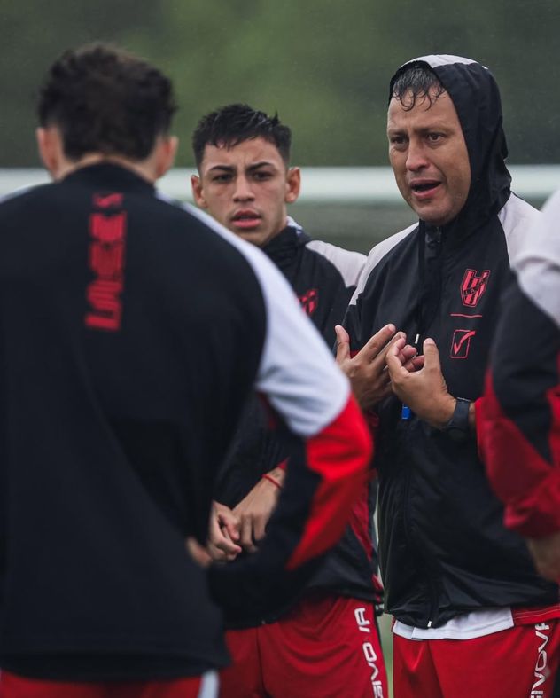 Diego Flores, DT de Instituto. (Prensa IACC).