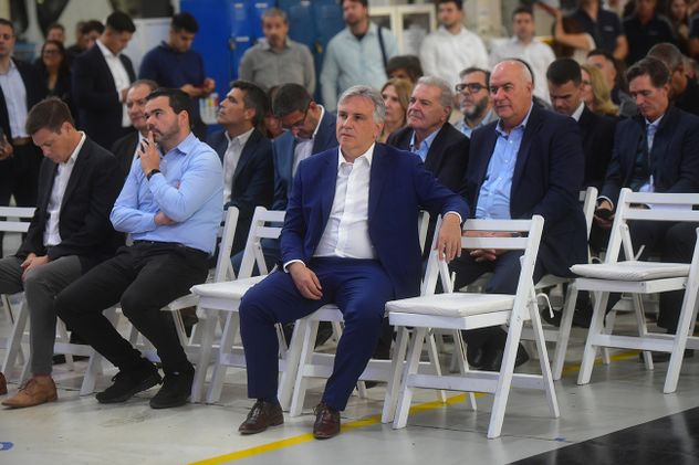 El gobernador Llaryora decidió un único cambio en su gabinete, pero habrá varios intendentes que se sumarán en distintas carteras. (Pedro Castillo)