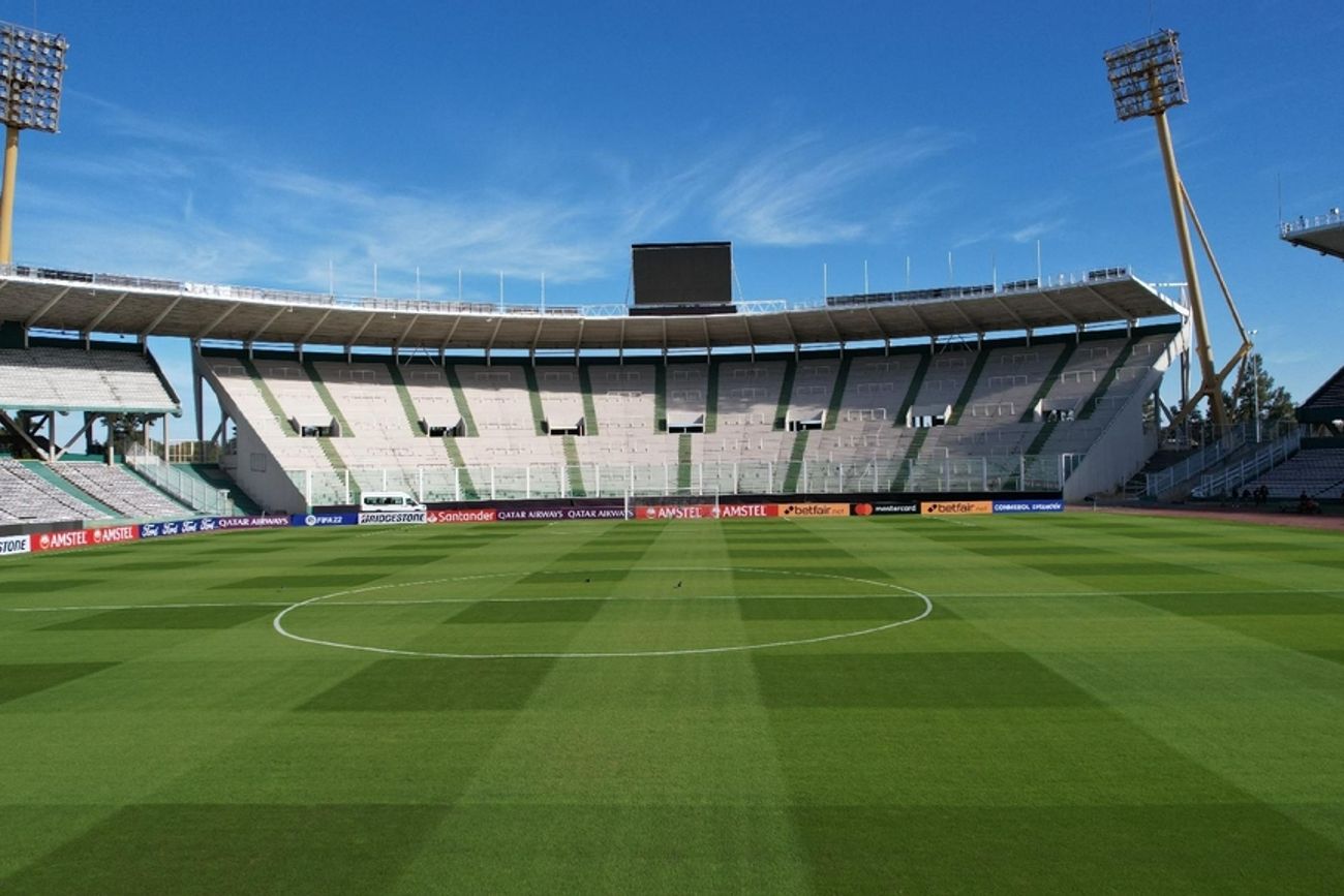 El clásico está programado para el jueves 12 en el Kempes. Por ahora no hay certezas.