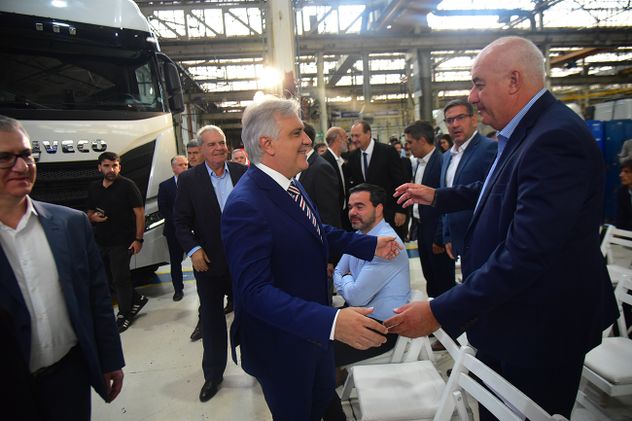 Iveco lanza su camión más avanzado en Córdoba: el nuevo S-Way abrirá la puerta a la exportación
Con la presencia del gobernador Martín Llaryora, la automotriz presentó su flamante modelo pesado
Foto: Pedro Castillo / La Voz 