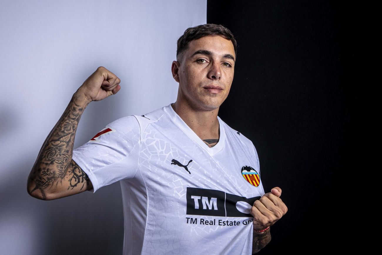 Renzo Saravia debe esperar para debutar con el Valencia (Prensa)