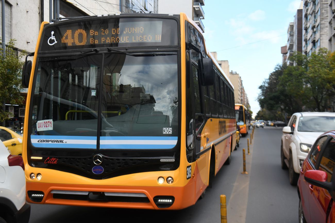 Transporte urbano empresa. (La Voz)