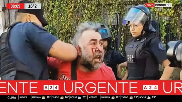 Protesta de Greenpeace en el Congreso: detienen a ambientalistas y agreden a periodistas.