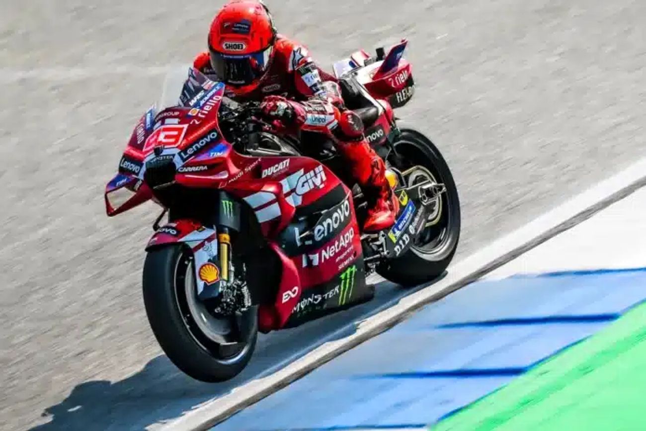 El español Marc Márquez, con la Ducati oficial, buscará su octavo cetro mundial que le permita igualar a Giácomo Agostini como el máximo Campeón  con ocho cetros.