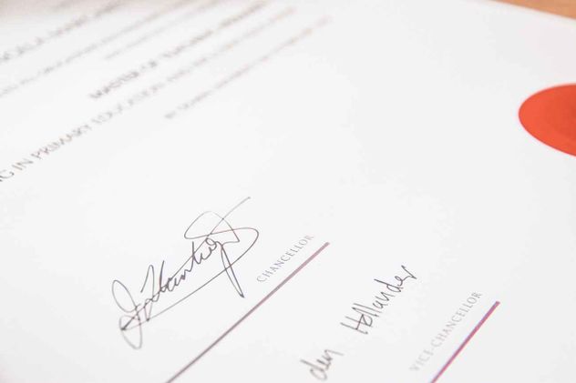 Lo que dice sobre la personalidad la forma en que las personas firman.