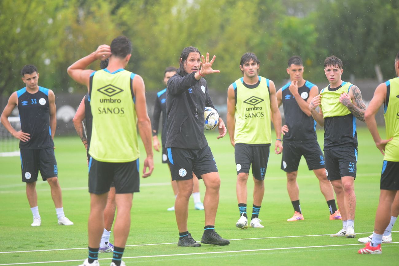 Juan Carlos Olave como ayudante de campo del Ruso Zielinski.