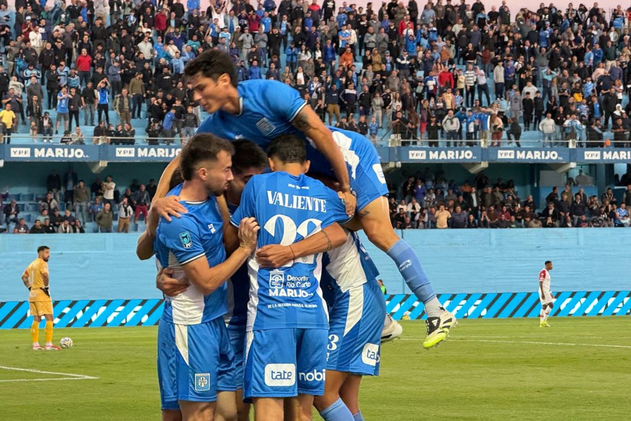 Estudiantes de Río Cuarto en su partido ante Huracán.