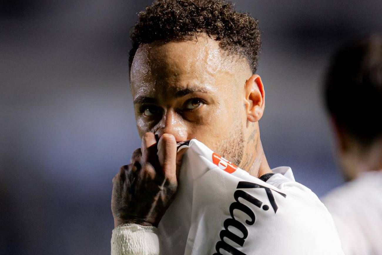 Nyemar y una dedicatoria para Vinicius.