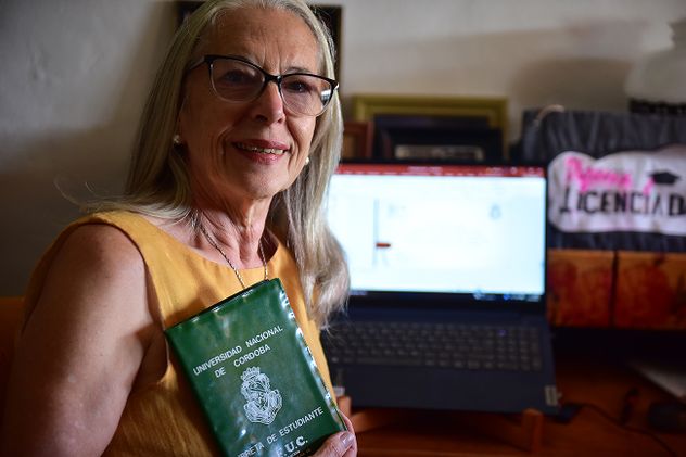 Alicia Sant Tochón, se recibió en le UNC a los 65 años. (José Gabriel Hernández)