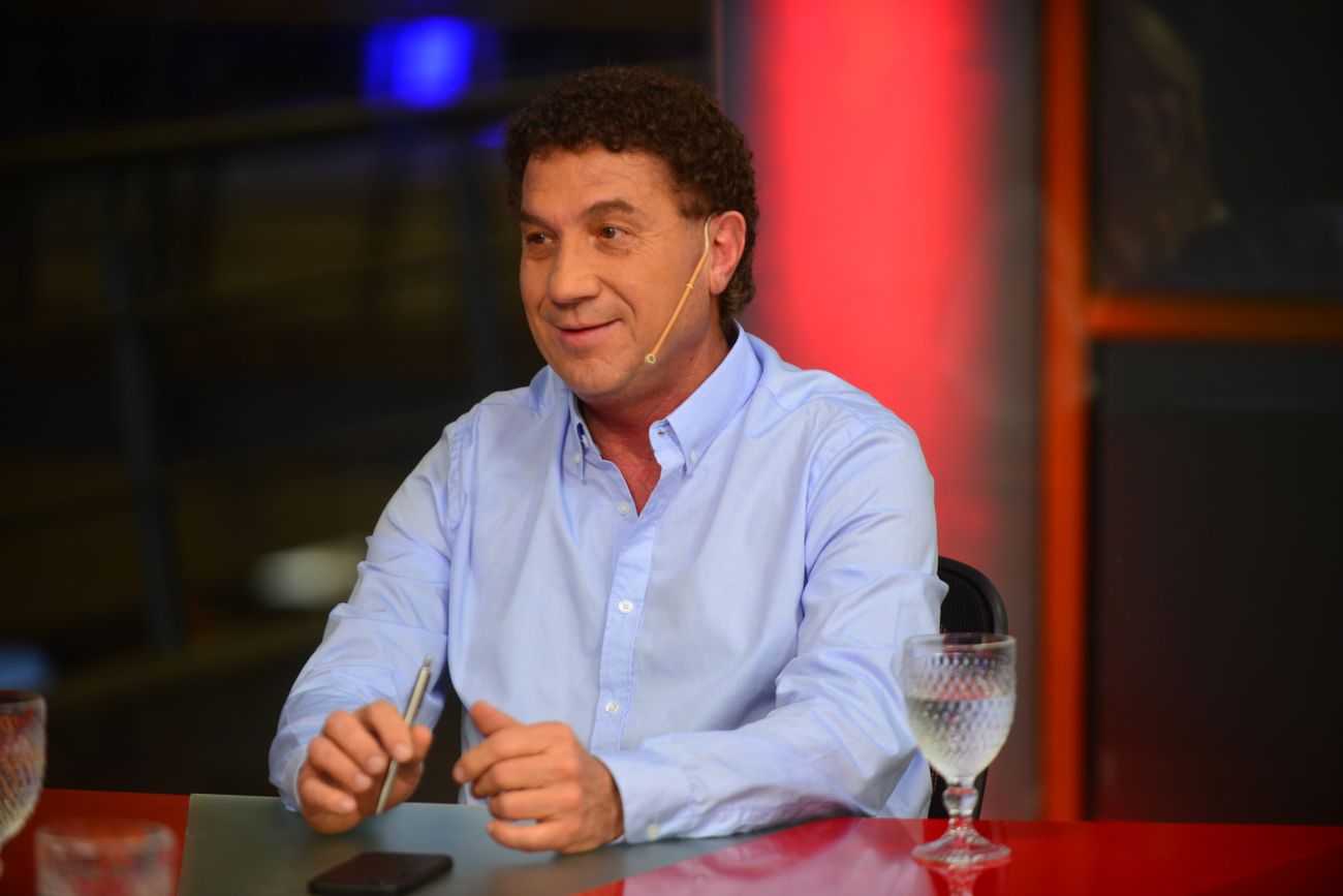 El titular de la UEPC, Roberto Cristalli, encabezó la delegación del gremio docente que se reunió este miércoles con el secretario General de la Gobernación, David Consalvi.  Este jueves habrá otro encuentro y una nueva oferta salarial. (La Voz) 
