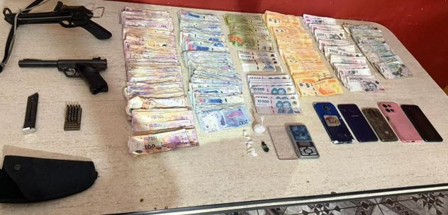 Operativo policial en la ciudad: múltiples allanamientos, siete detenidos, secuestro de armas y droga