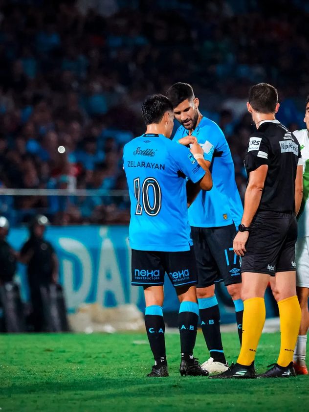 Zelarayán y "Licha" López, capitanes de Belgrano.