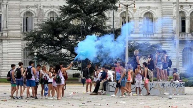 Festejos del "último primer día de clases". Imagen iustrativa. 
