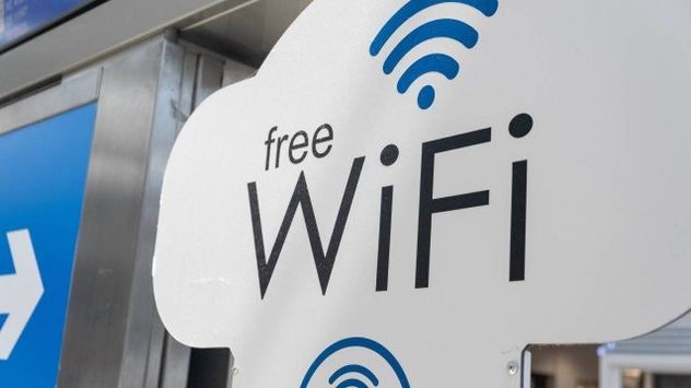 Cómo usar WiFi público en vacaciones sin poner en riesgo tus datos.