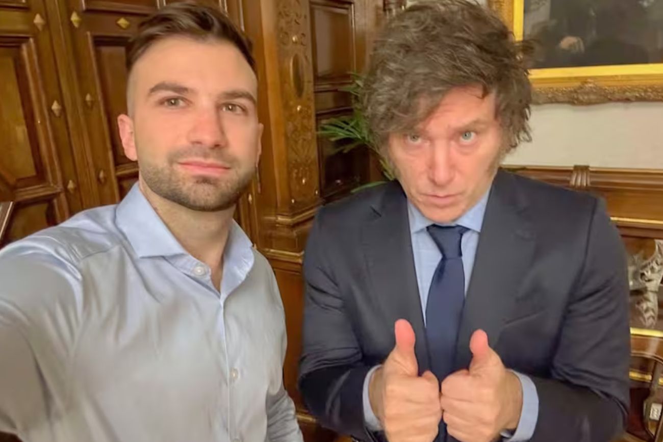 Mauricio Novelli, el enlace local con los impulsores de la criptomoneda $Libra, y el presidente Javier Milei.
